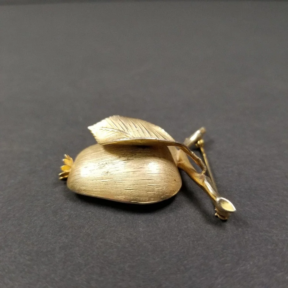 Vintage Gold Tone Textured Apple Brooch Pin‎ Leaf Branch Stem Mid-Century Modern